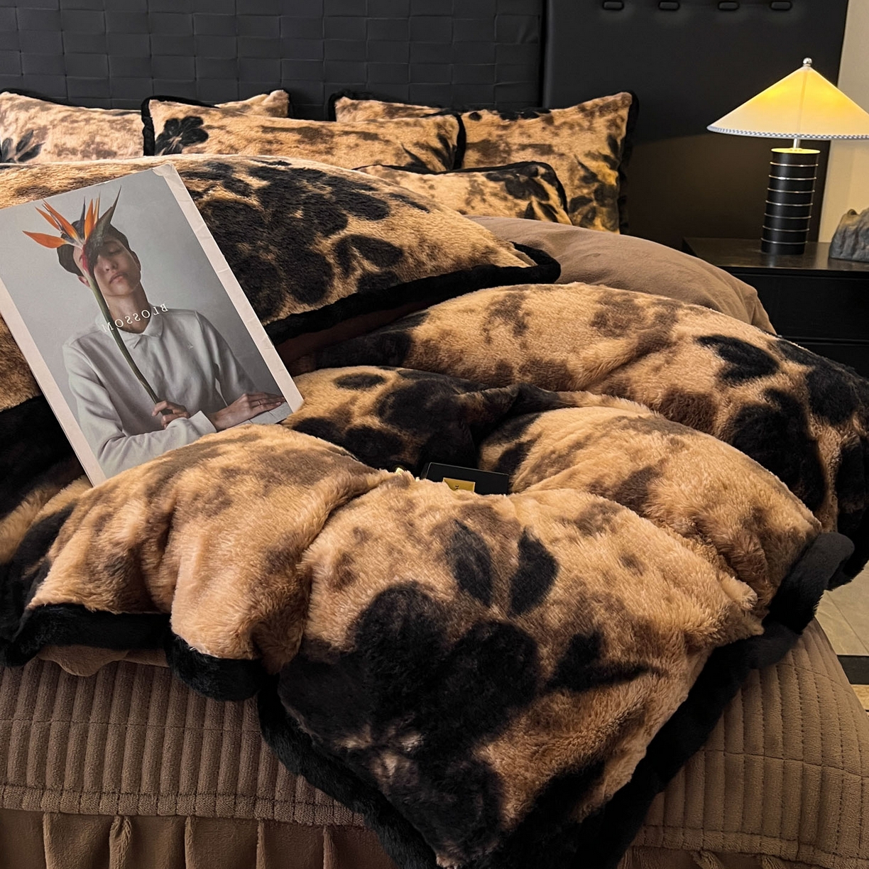 91家纺网 家纺一手货源 找家纺 酱子 2025新款兔绒包边美拉德系兔绒四件套 古意幽花