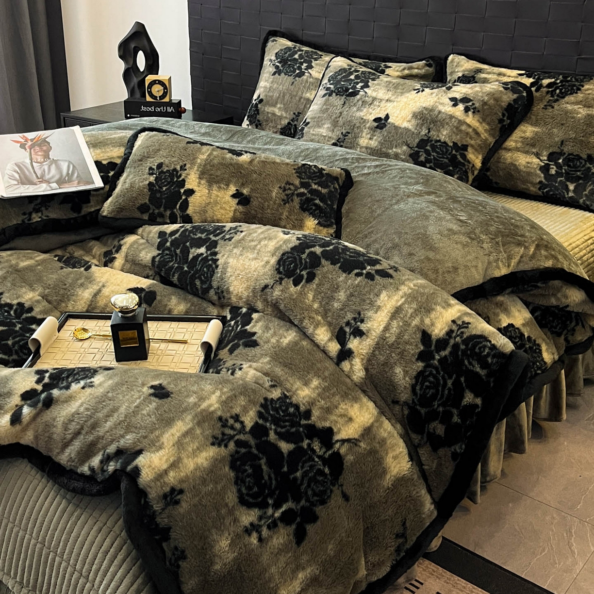 91家纺网 家纺一手货源 找家纺 酱子 2025新款兔绒包边美拉德系兔绒四件套 黑影玫瑰
