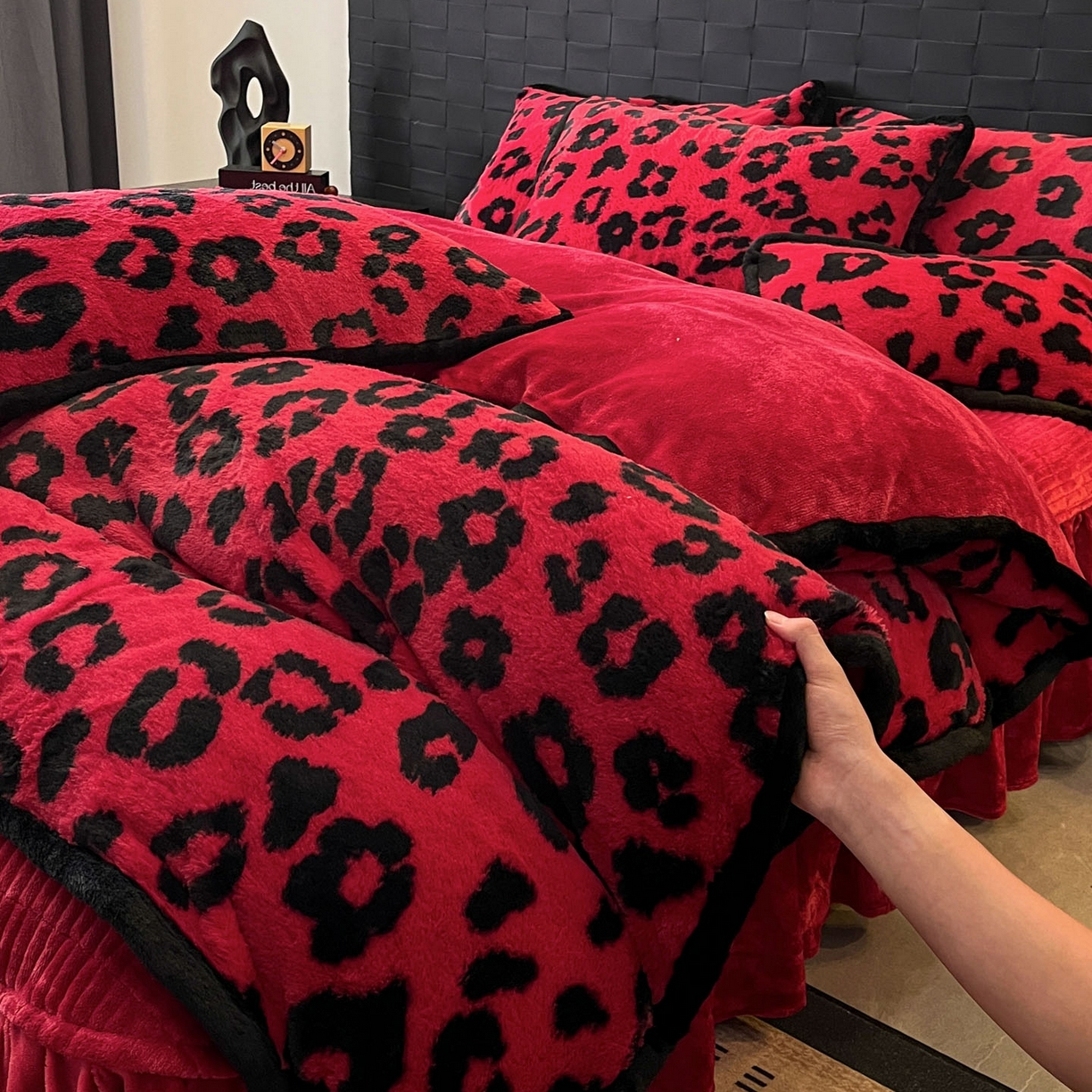 酱子 2025新款兔绒包边美拉德系兔绒四件套 红豹芷影