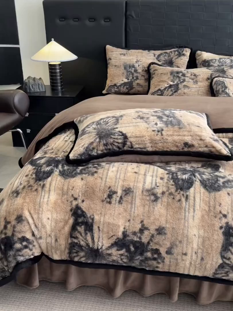 91家纺网 家纺一手货源 找家纺 （总）酱子 2025新款兔绒包边美拉德系兔绒四件套