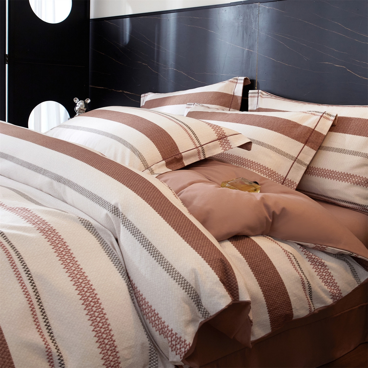 91家纺网 家纺一手货源 找家纺 品乐家纺 2025新款32支超柔生态磨毛四件套 川屿-咖