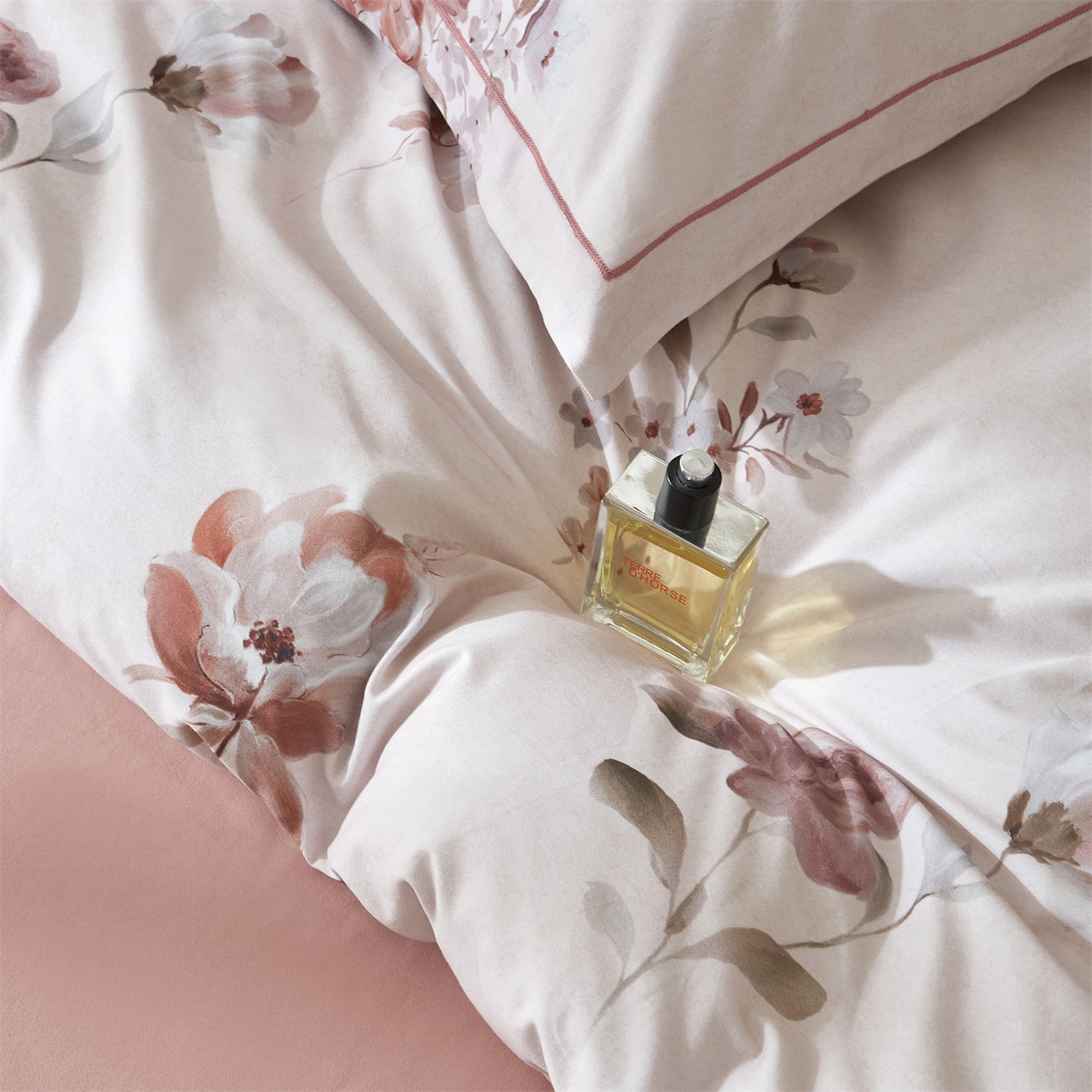 91家纺网 家纺一手货源 找家纺 品乐家纺 2025新款32支超柔生态磨毛四件套 花棠-粉