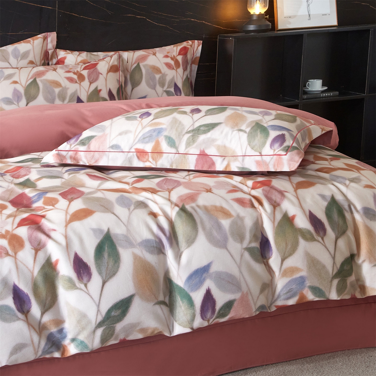 91家纺网 家纺一手货源 找家纺 品乐家纺 2025新款32支超柔生态磨毛四件套 景秋-红