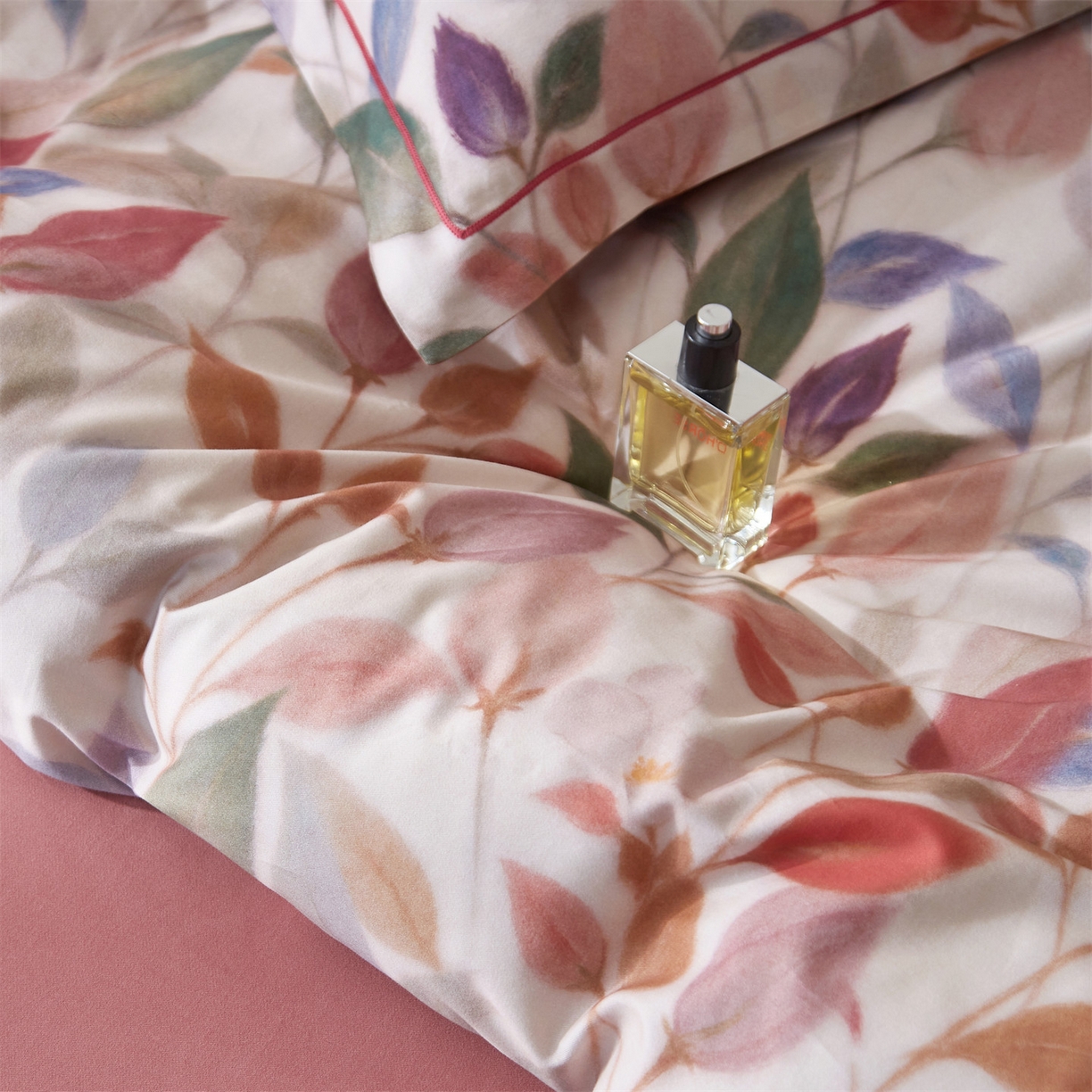 91家纺网 家纺一手货源 找家纺 品乐家纺 2025新款32支超柔生态磨毛四件套 景秋-红