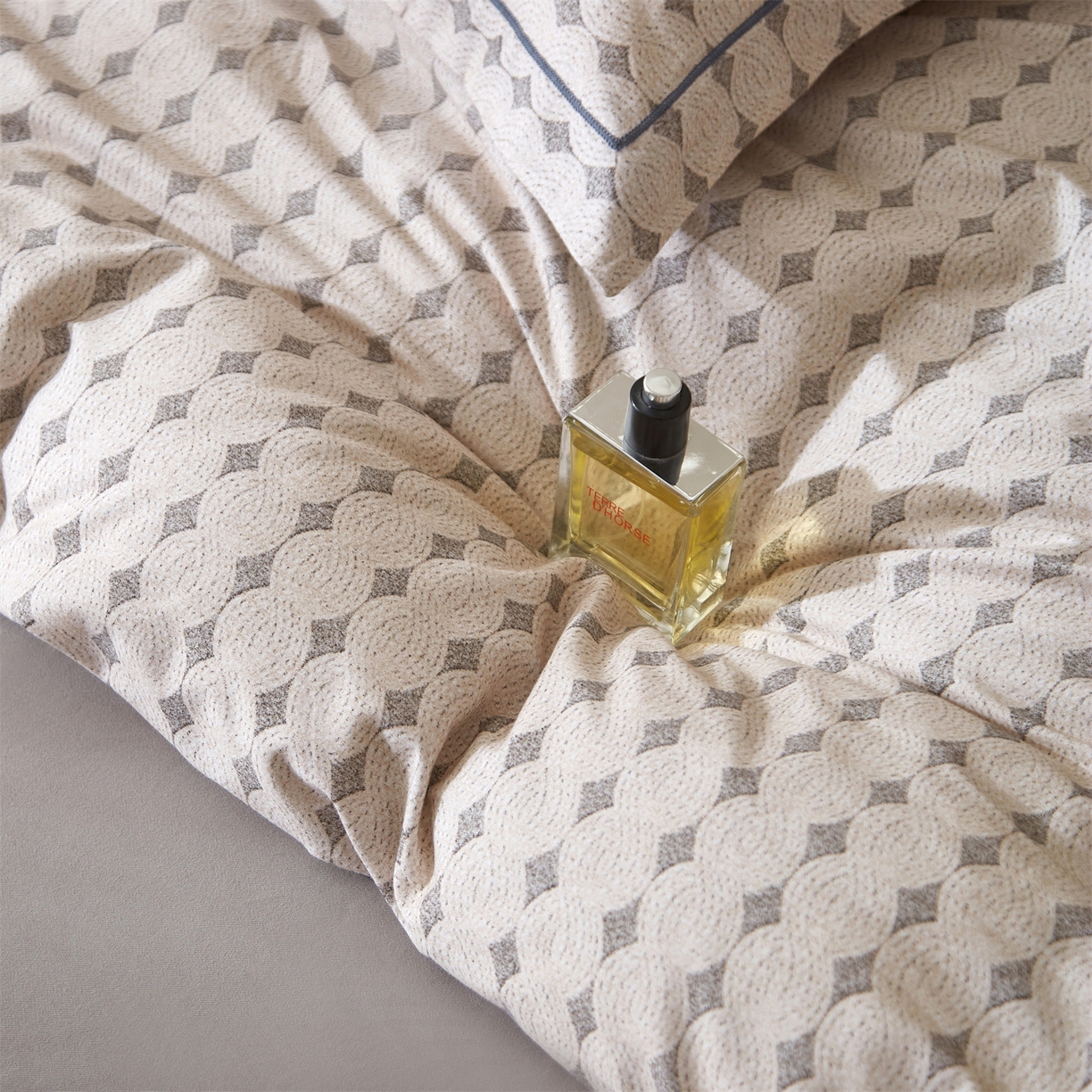 91家纺网 家纺一手货源 找家纺 品乐家纺 2025新款32支超柔生态磨毛四件套 拾光-灰