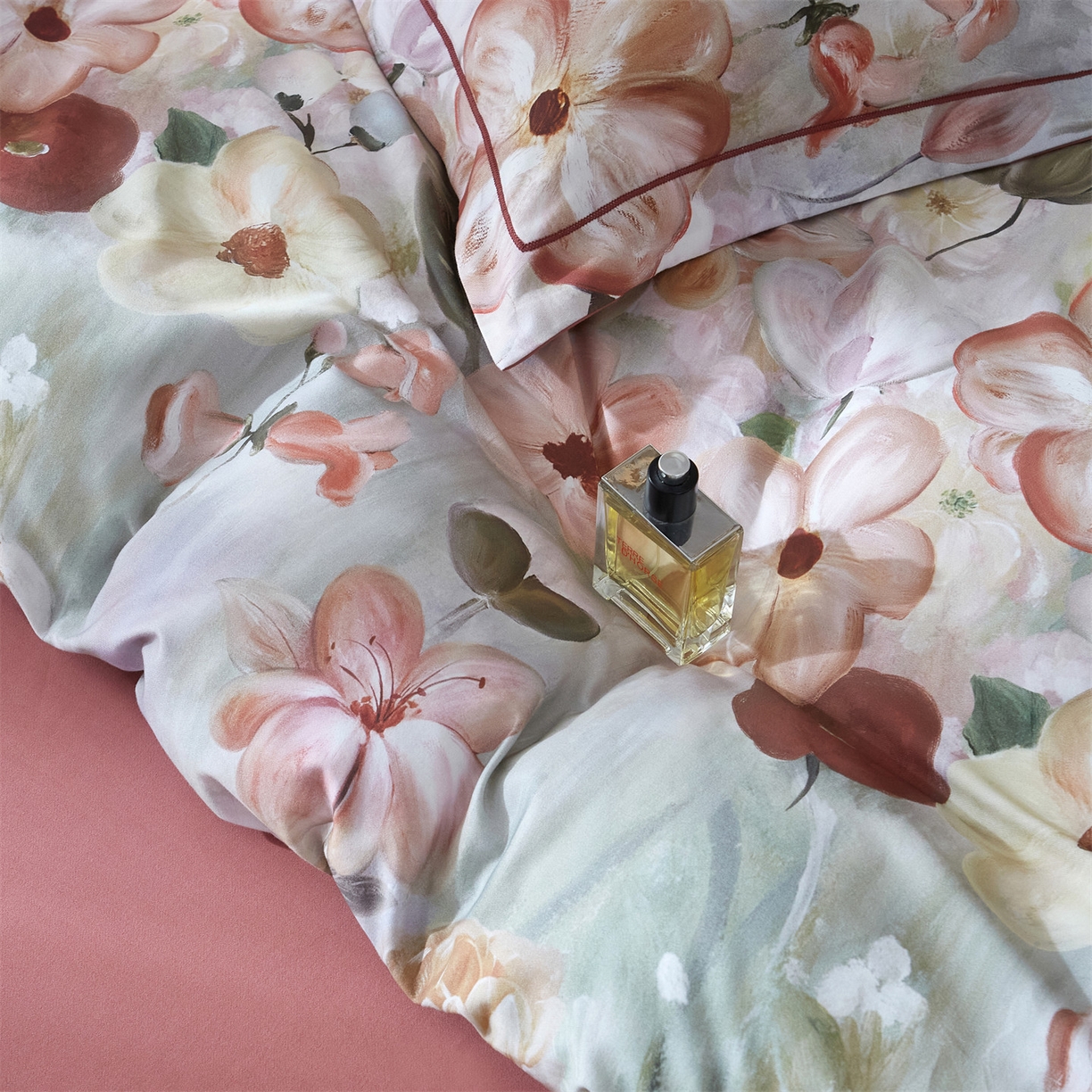 91家纺网 家纺一手货源 找家纺 品乐家纺 2025新款32支超柔生态磨毛四件套 鸢香-红