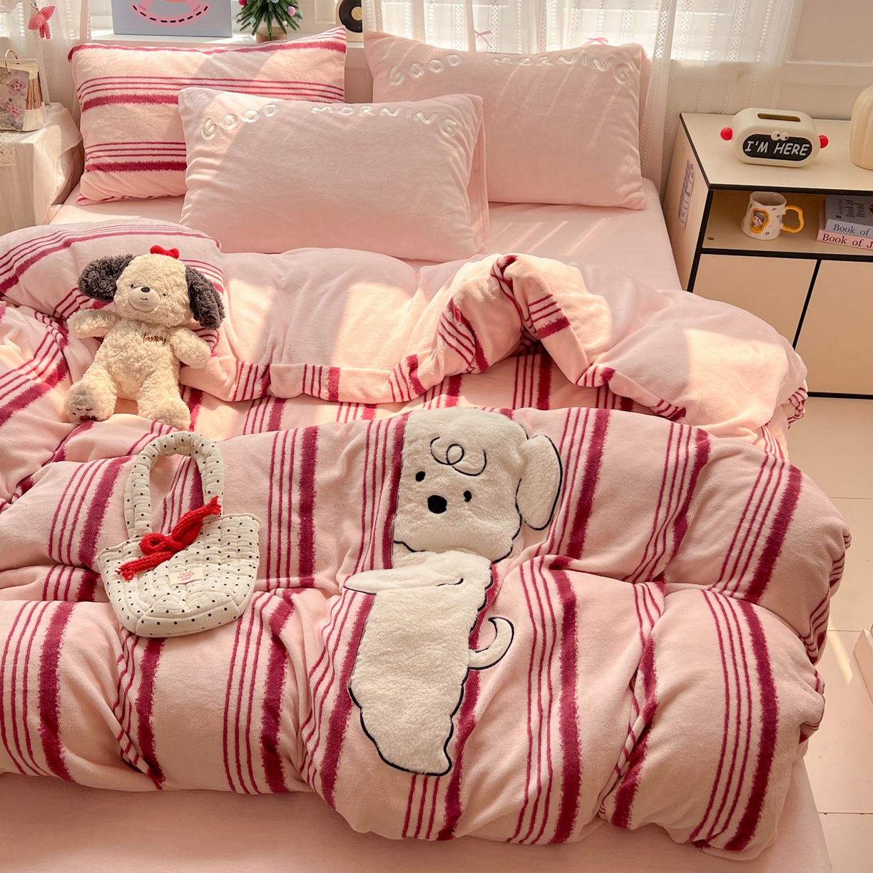 91家纺网 家纺一手货源 找家纺 （总）品乐家纺 2025秋冬新款高克重牛奶绒贴布绣四件套