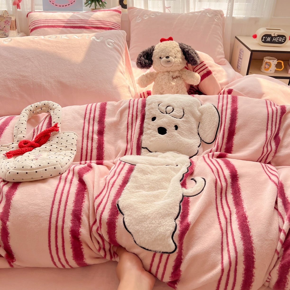 91家纺网 家纺一手货源 找家纺 （总）品乐家纺 2025秋冬新款高克重牛奶绒贴布绣四件套