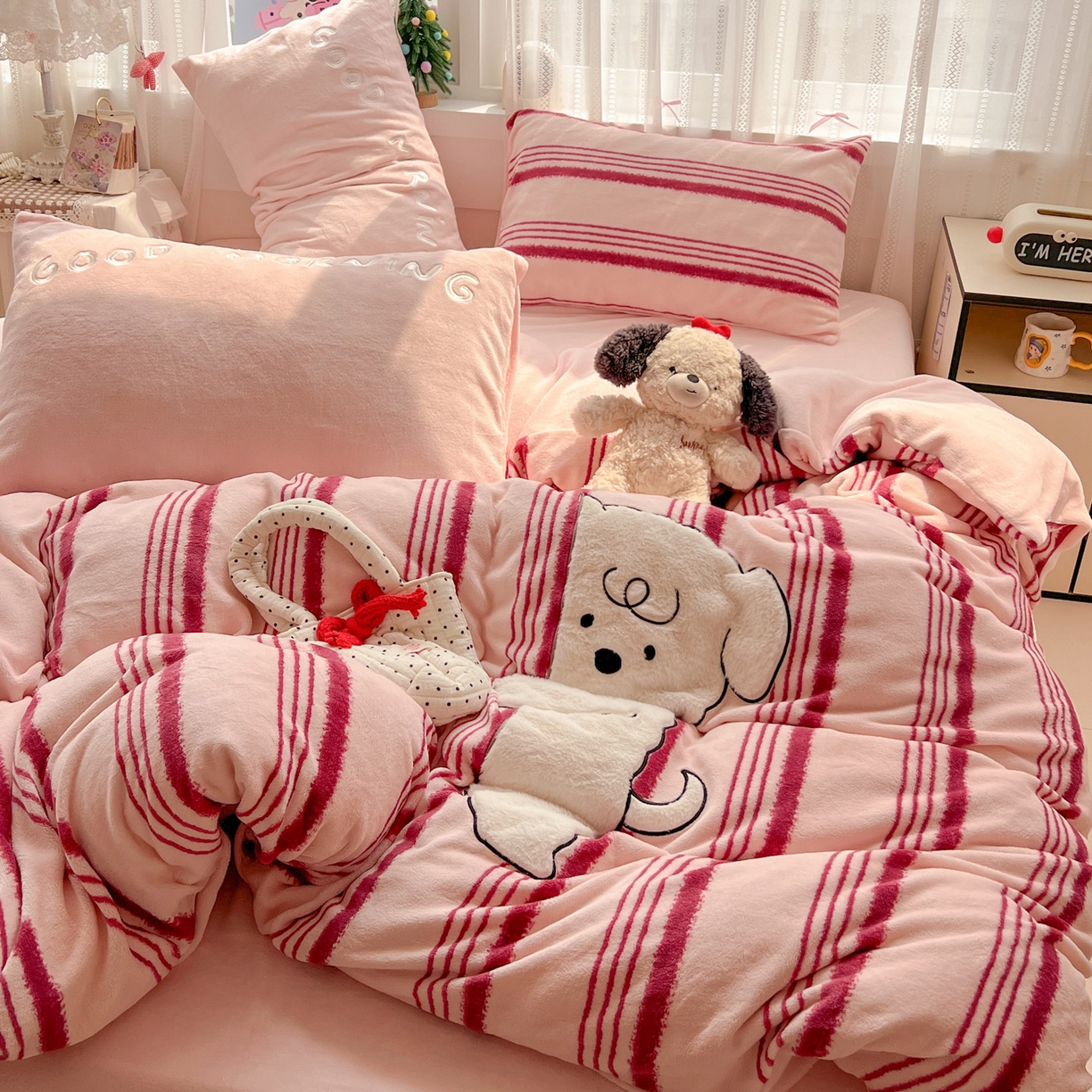 91家纺网 家纺一手货源 找家纺 （总）品乐家纺 2025秋冬新款高克重牛奶绒贴布绣四件套