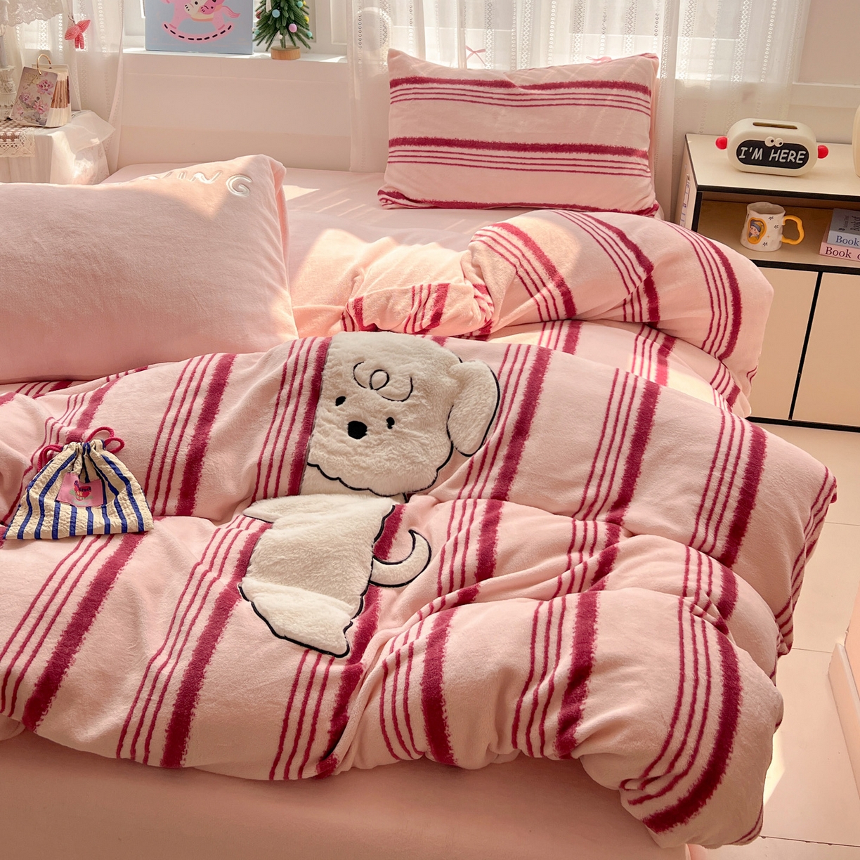 91家纺网 家纺一手货源 找家纺 （总）品乐家纺 2025秋冬新款高克重牛奶绒贴布绣四件套