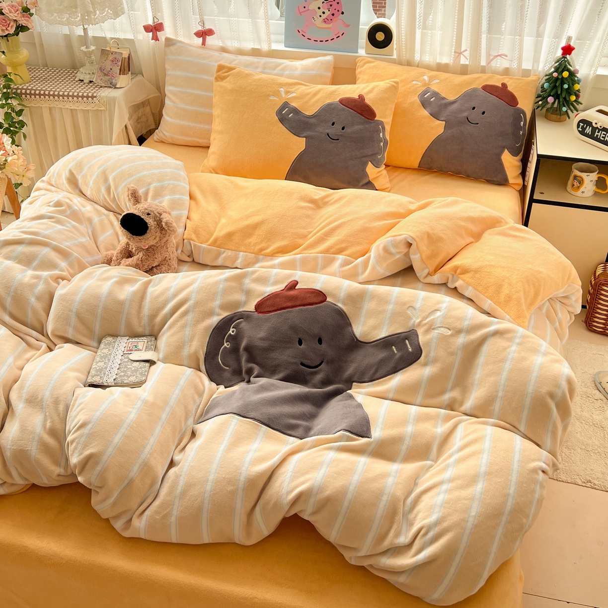 91家纺网 家纺一手货源 找家纺 品乐家纺 2025秋冬新款高克重牛奶绒贴布绣四件套 条纹小象-黄