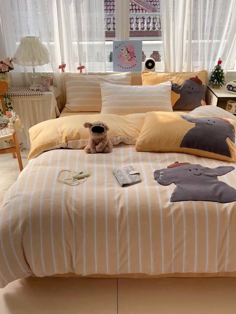 91家纺网 家纺一手货源 找家纺 品乐家纺 2025秋冬新款高克重牛奶绒贴布绣四件套 条纹小象-黄