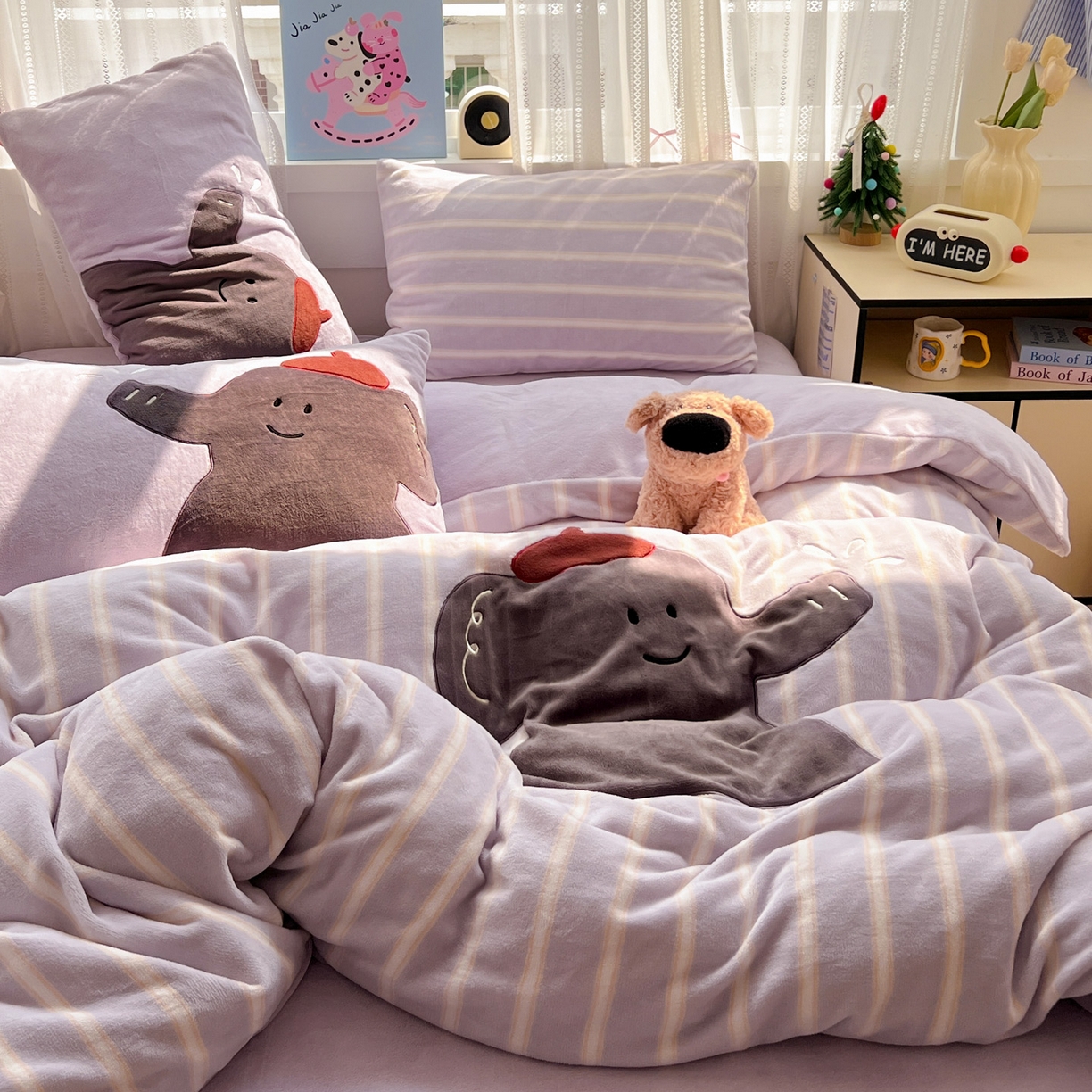 91家纺网 家纺一手货源 找家纺 品乐家纺 2025秋冬新款高克重牛奶绒贴布绣四件套 条纹小象-紫