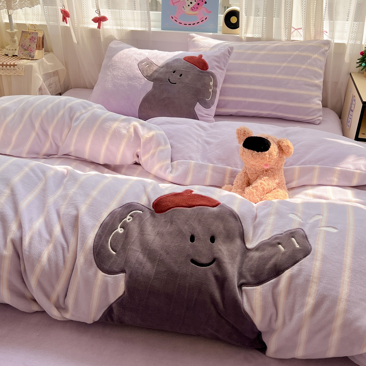 91家纺网 家纺一手货源 找家纺 品乐家纺 2025秋冬新款高克重牛奶绒贴布绣四件套 条纹小象-紫