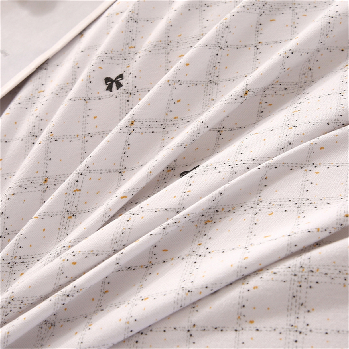 91家纺网 家纺一手货源 找家纺 织写 2025新款加厚磨毛澳绒棉四件套 幽香浪漫-灰