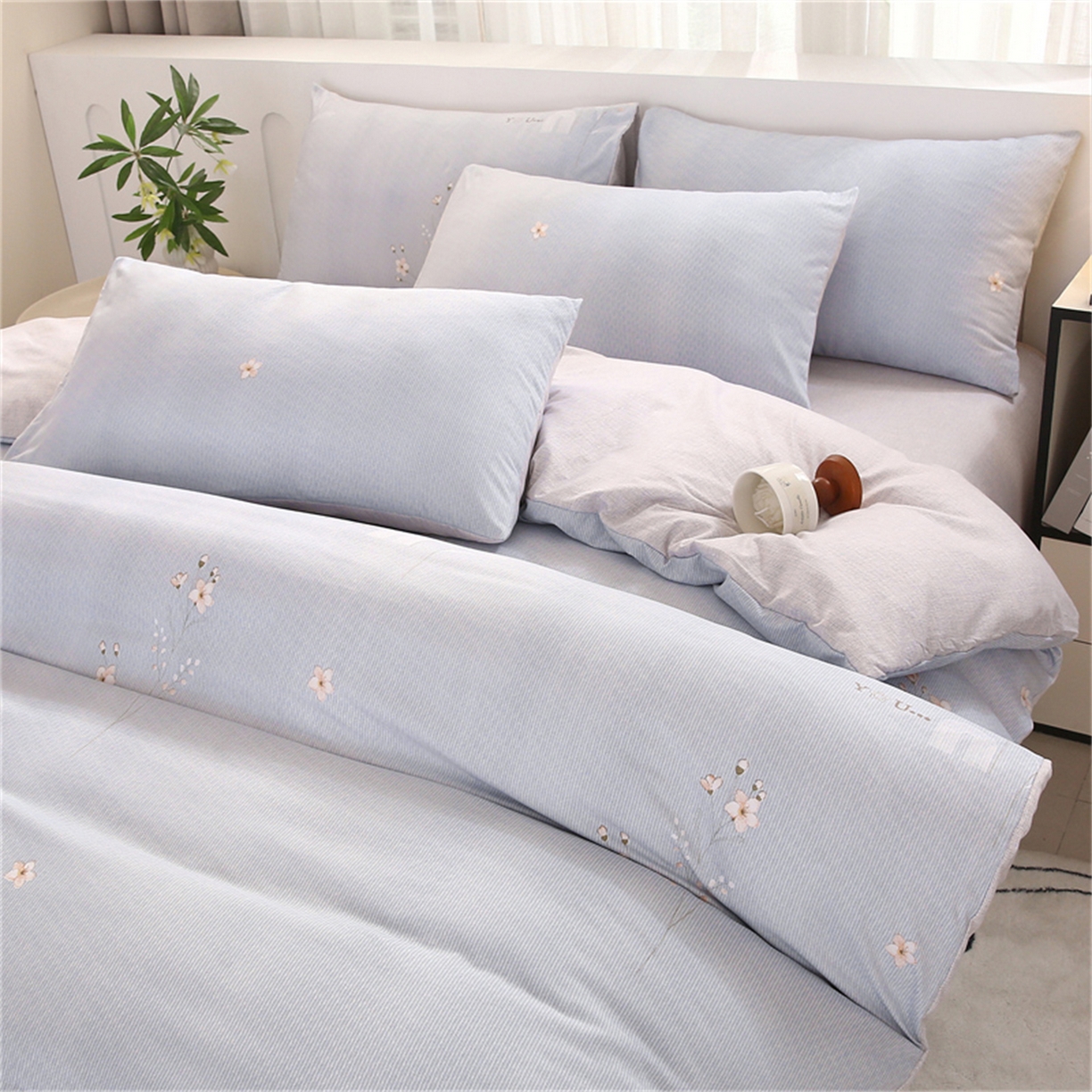 91家纺网 家纺一手货源 找家纺 织写 2025新款加厚磨毛澳绒棉四件套 贝莉浅蓝