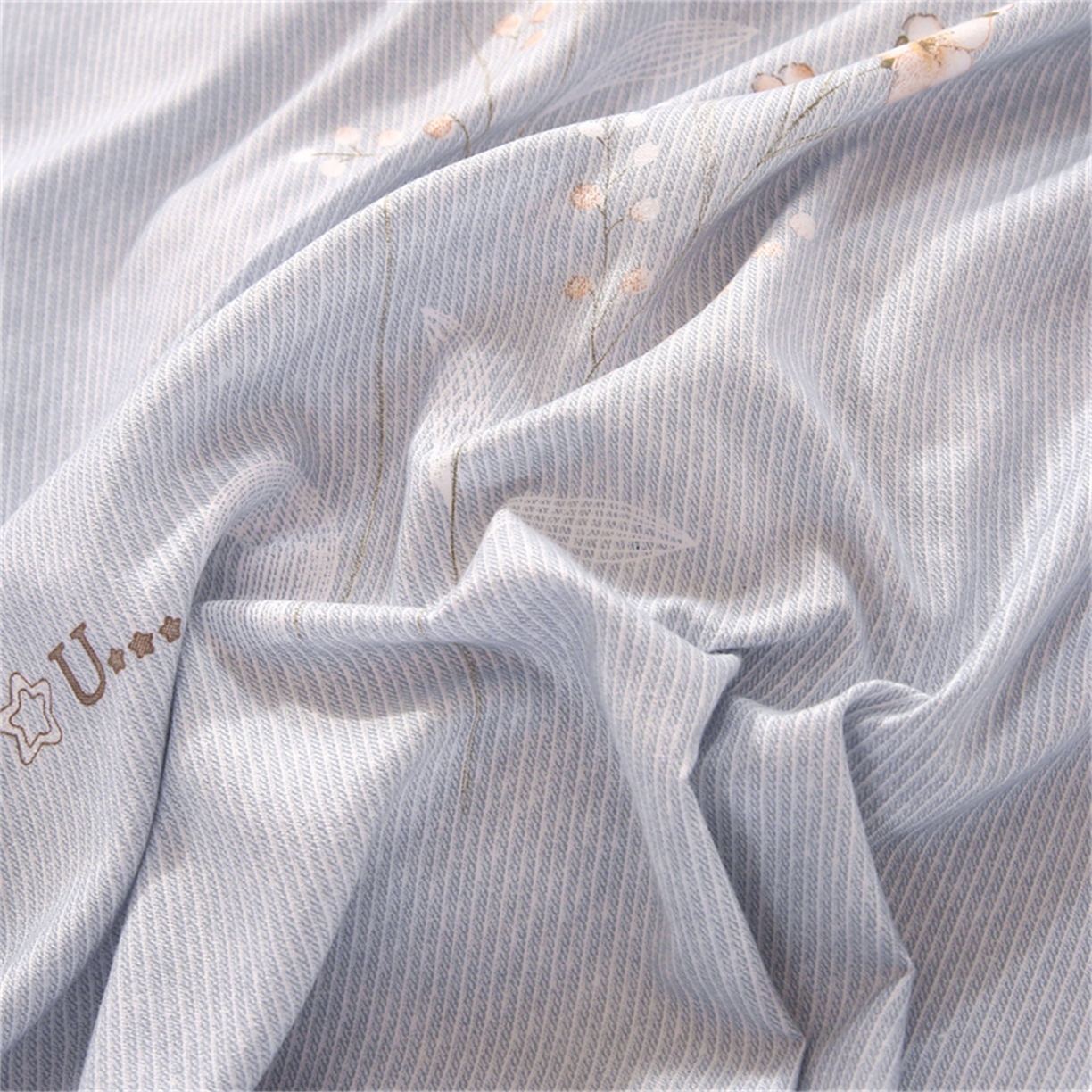 91家纺网 家纺一手货源 找家纺 织写 2025新款加厚磨毛澳绒棉四件套 贝莉浅蓝