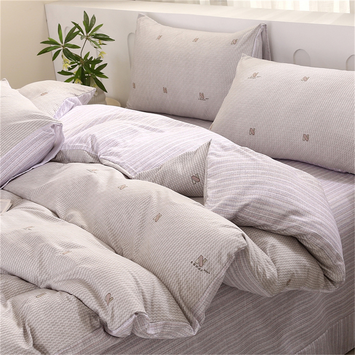 91家纺网 家纺一手货源 找家纺 织写 2025新款加厚磨毛澳绒棉四件套 欢喜时光