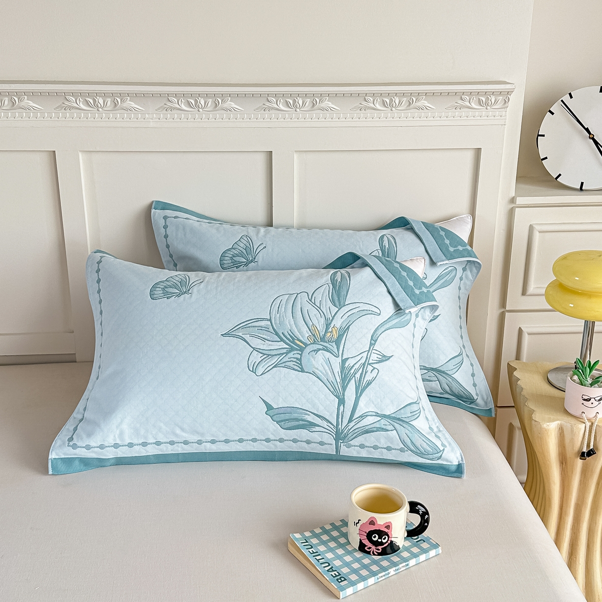 91家纺网 家纺一手货源 找家纺 沐瑟家纺 2025新款馨梦枕巾 百合-湖蓝 52x75cm枕巾一对