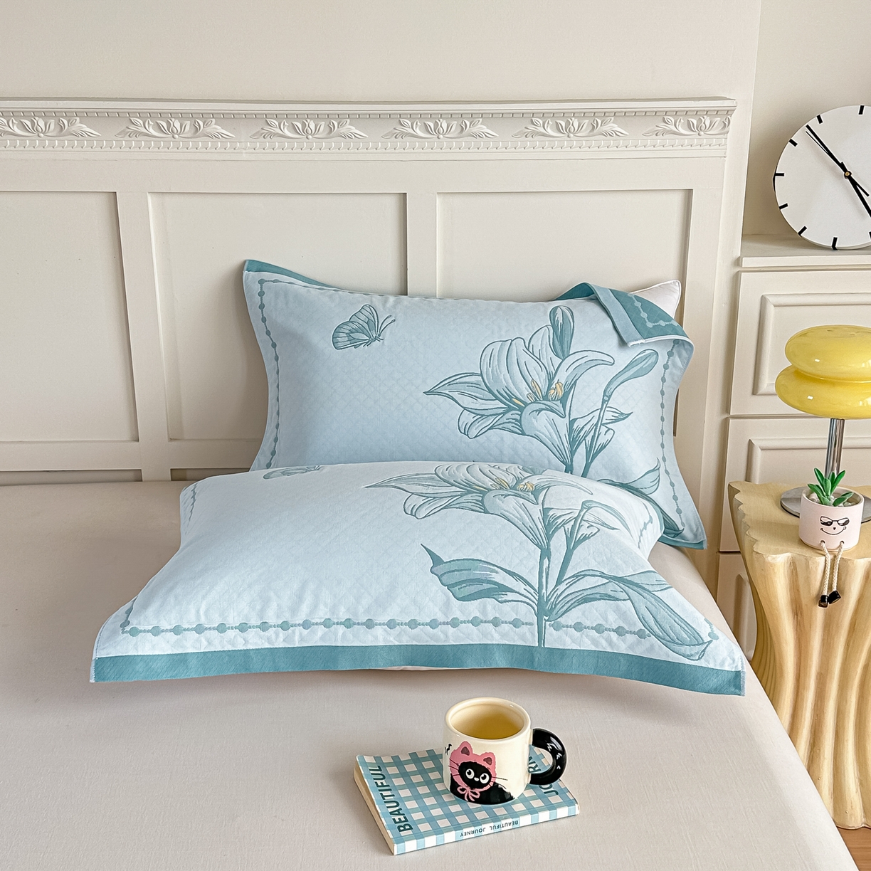 91家纺网 家纺一手货源 找家纺 沐瑟家纺 2025新款馨梦枕巾 百合-湖蓝 52x75cm枕巾一对