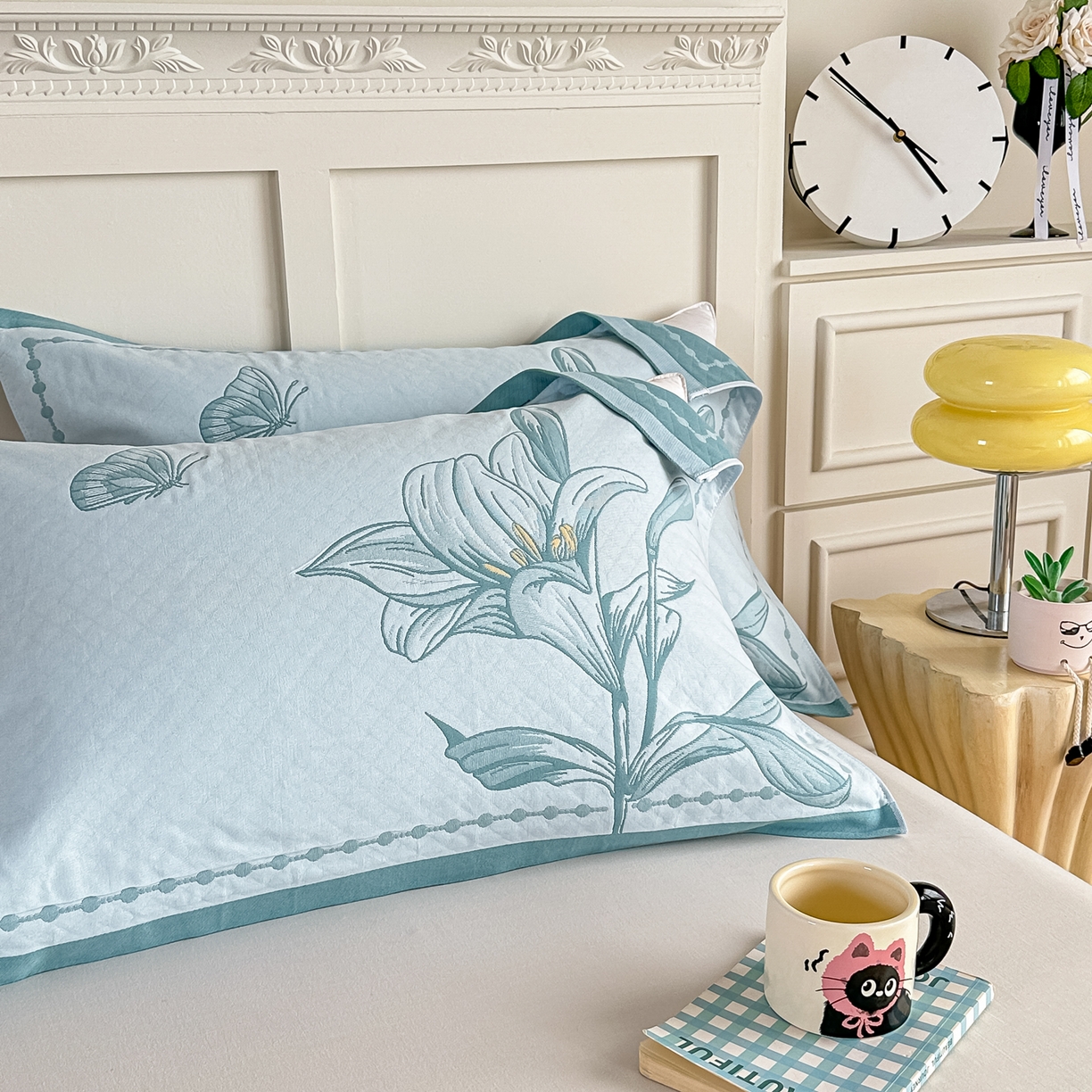 91家纺网 家纺一手货源 找家纺 沐瑟家纺 2025新款馨梦枕巾 百合-湖蓝 52x75cm枕巾一对