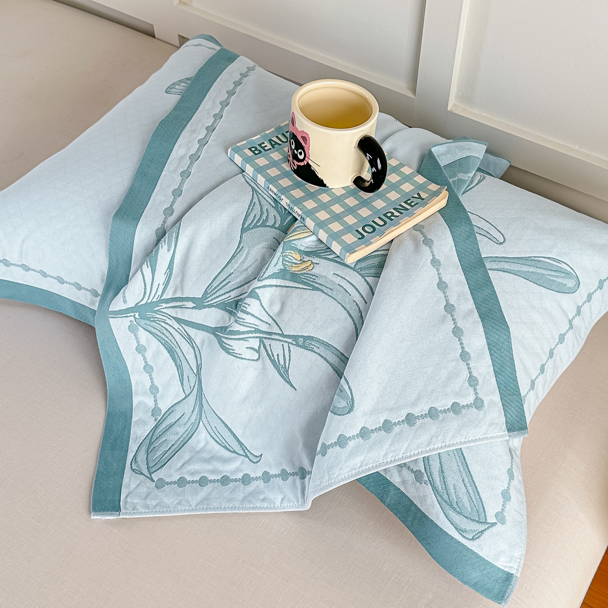 91家纺网 家纺一手货源 找家纺 沐瑟家纺 2025新款馨梦枕巾 百合-湖蓝 52x75cm枕巾一对