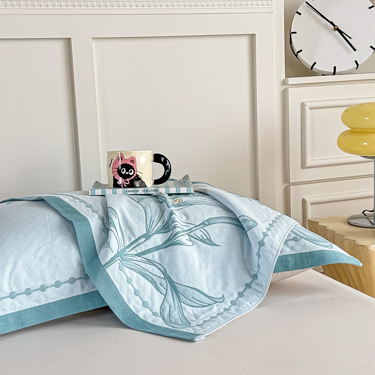 91家纺网 家纺一手货源 找家纺 沐瑟家纺 2025新款馨梦枕巾 百合-湖蓝 52x75cm枕巾一对