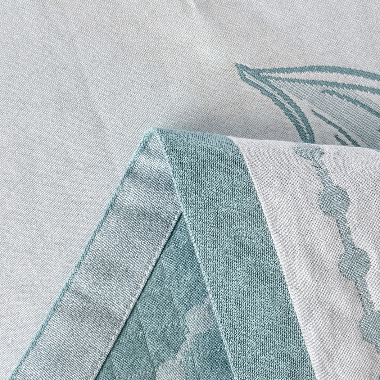 91家纺网 家纺一手货源 找家纺 沐瑟家纺 2025新款馨梦枕巾 百合-湖蓝 52x75cm枕巾一对