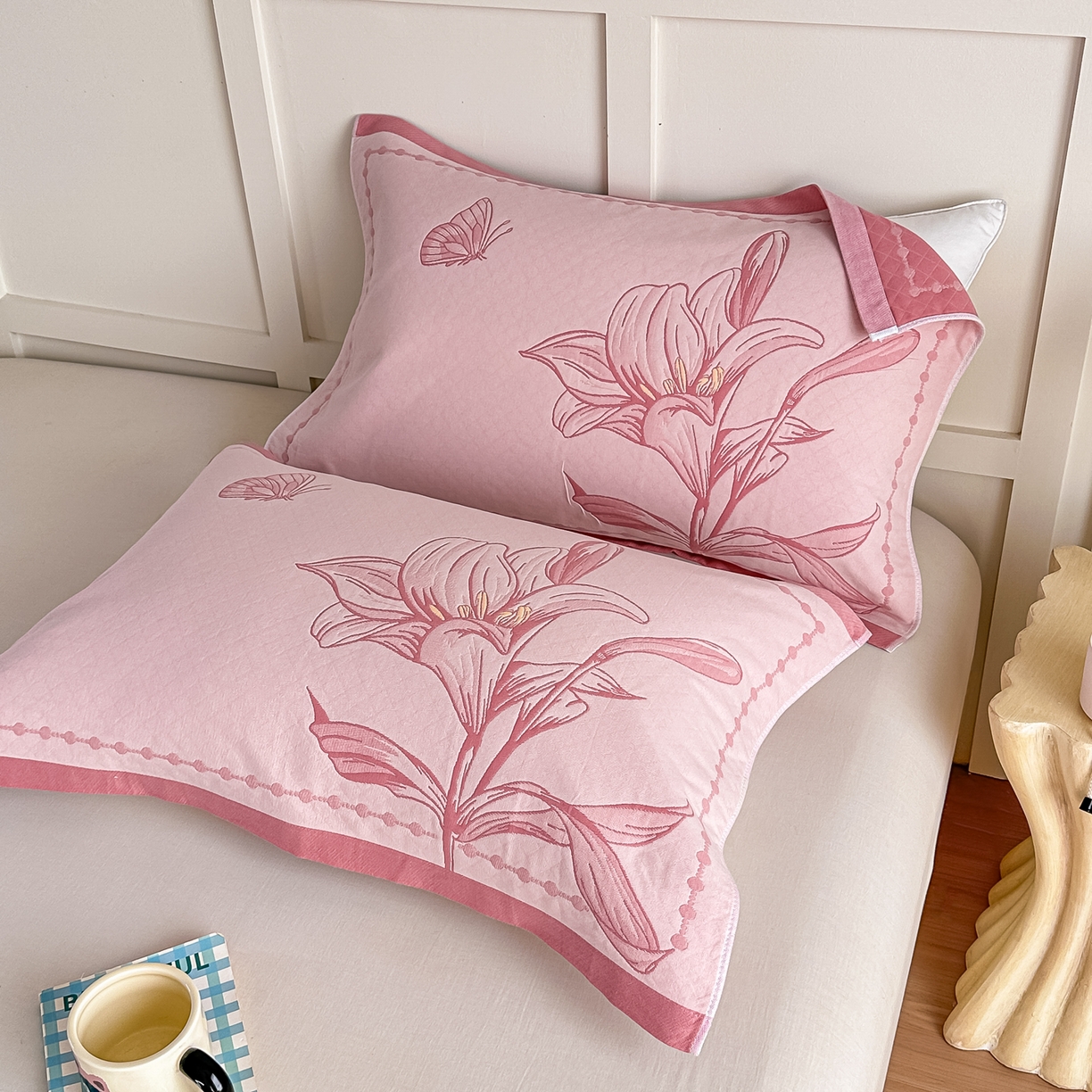 91家纺网 家纺一手货源 找家纺 沐瑟家纺 2025新款馨梦枕巾 百合-粉 52x75cm枕巾一对