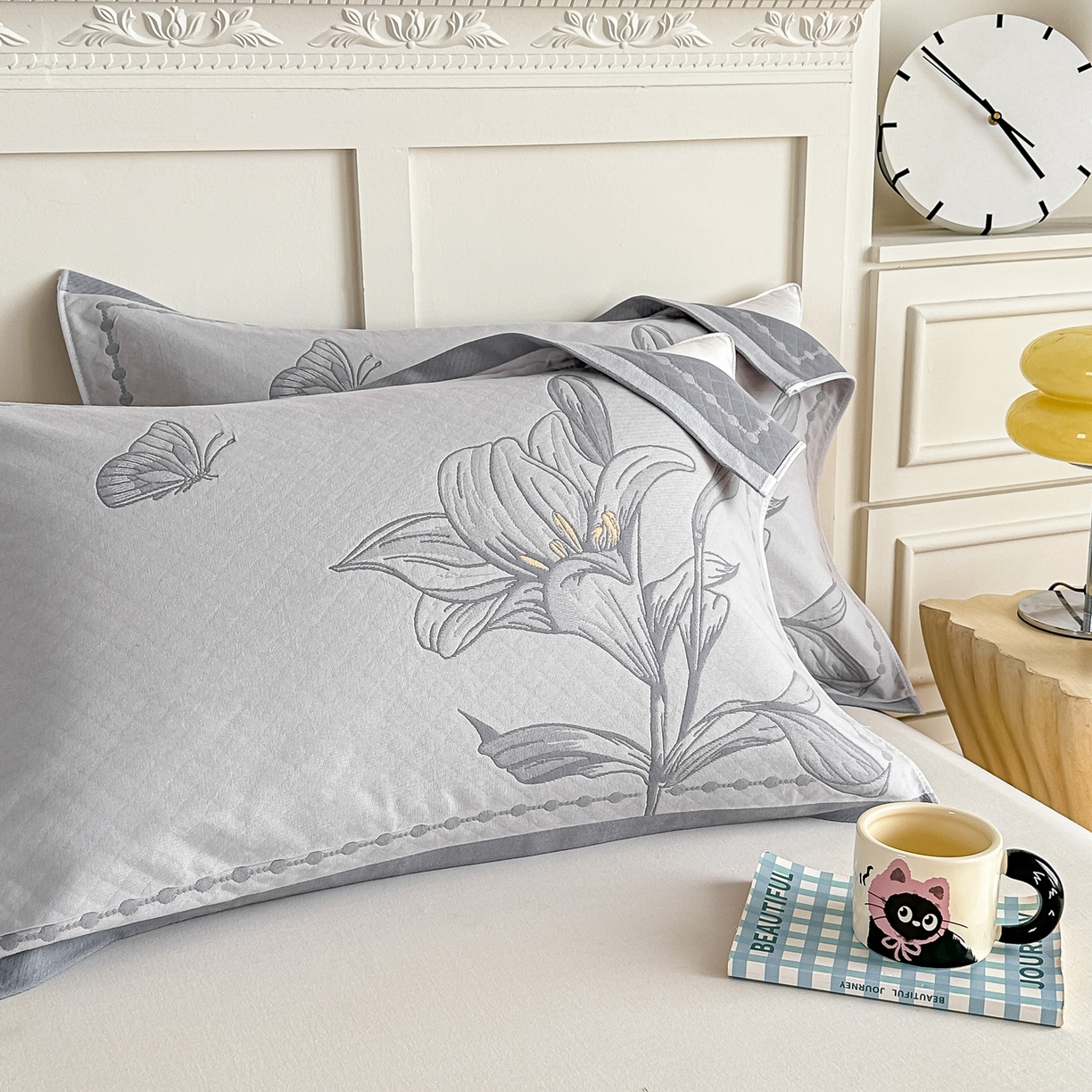 91家纺网 家纺一手货源 找家纺 沐瑟家纺 2025新款馨梦枕巾 百合-灰 52x75cm枕巾一对