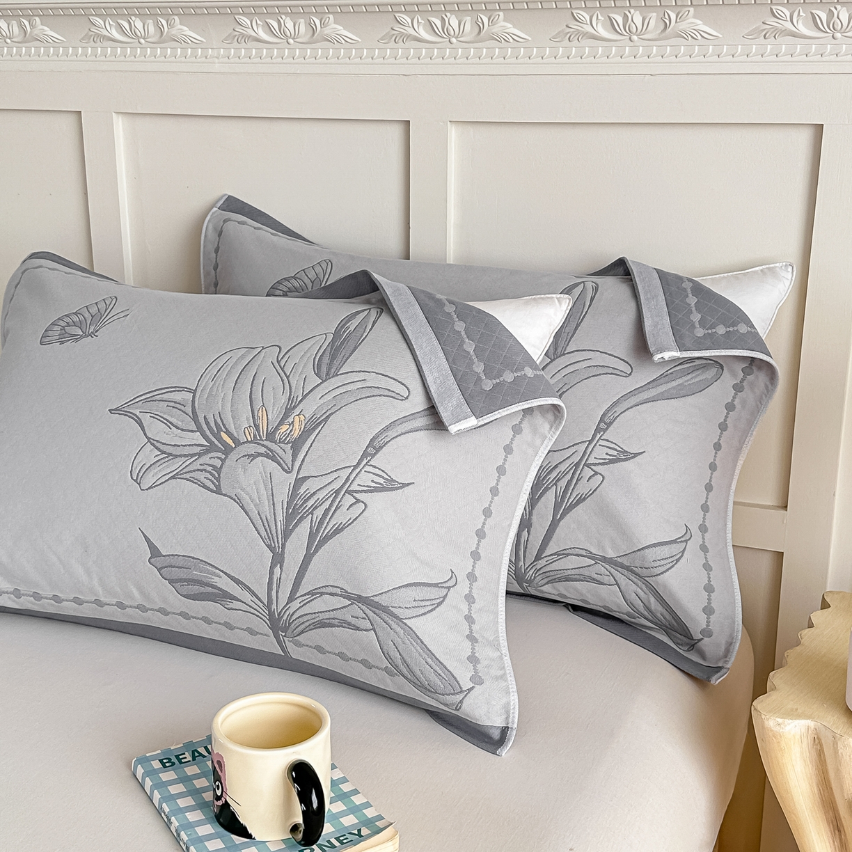 91家纺网 家纺一手货源 找家纺 沐瑟家纺 2025新款馨梦枕巾 百合-灰 52x75cm枕巾一对