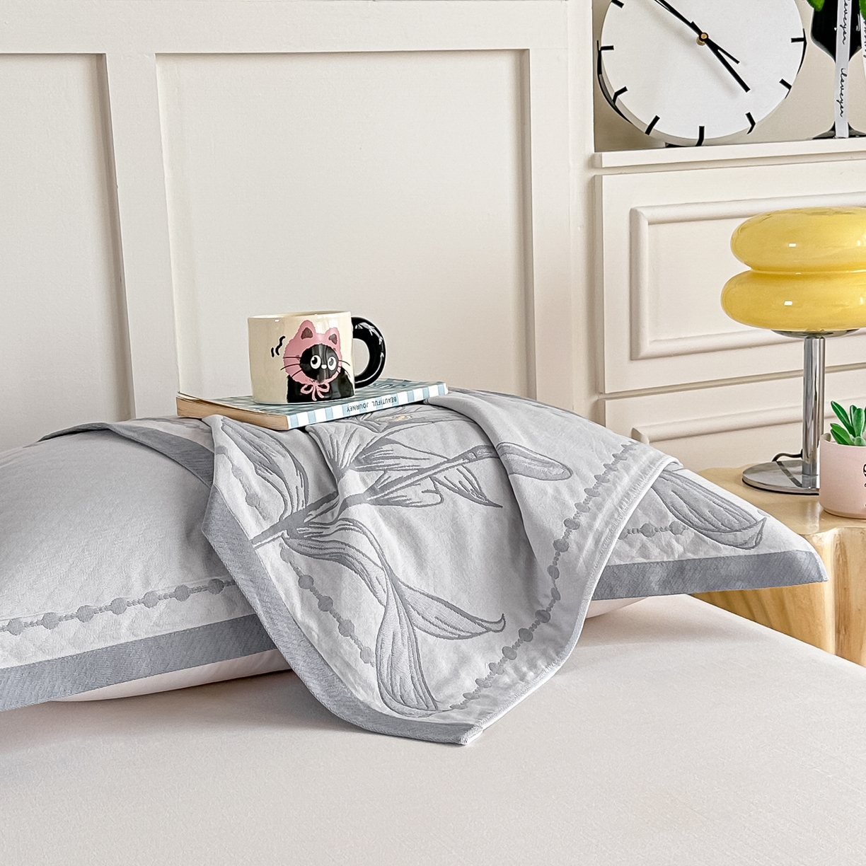 91家纺网 家纺一手货源 找家纺 沐瑟家纺 2025新款馨梦枕巾 百合-灰 52x75cm枕巾一对