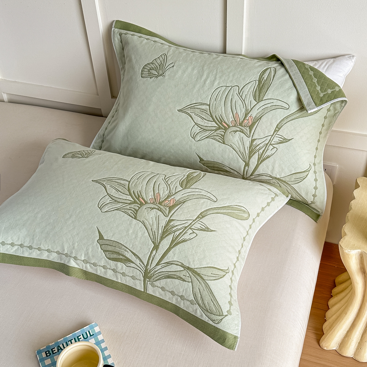 91家纺网 家纺一手货源 找家纺 沐瑟家纺 2025新款馨梦枕巾 百合-绿 52x75cm枕巾一对