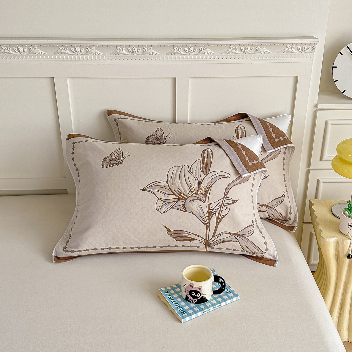 91家纺网 家纺一手货源 找家纺 沐瑟家纺 2025新款馨梦枕巾 百合-棕 52x75cm枕巾一对