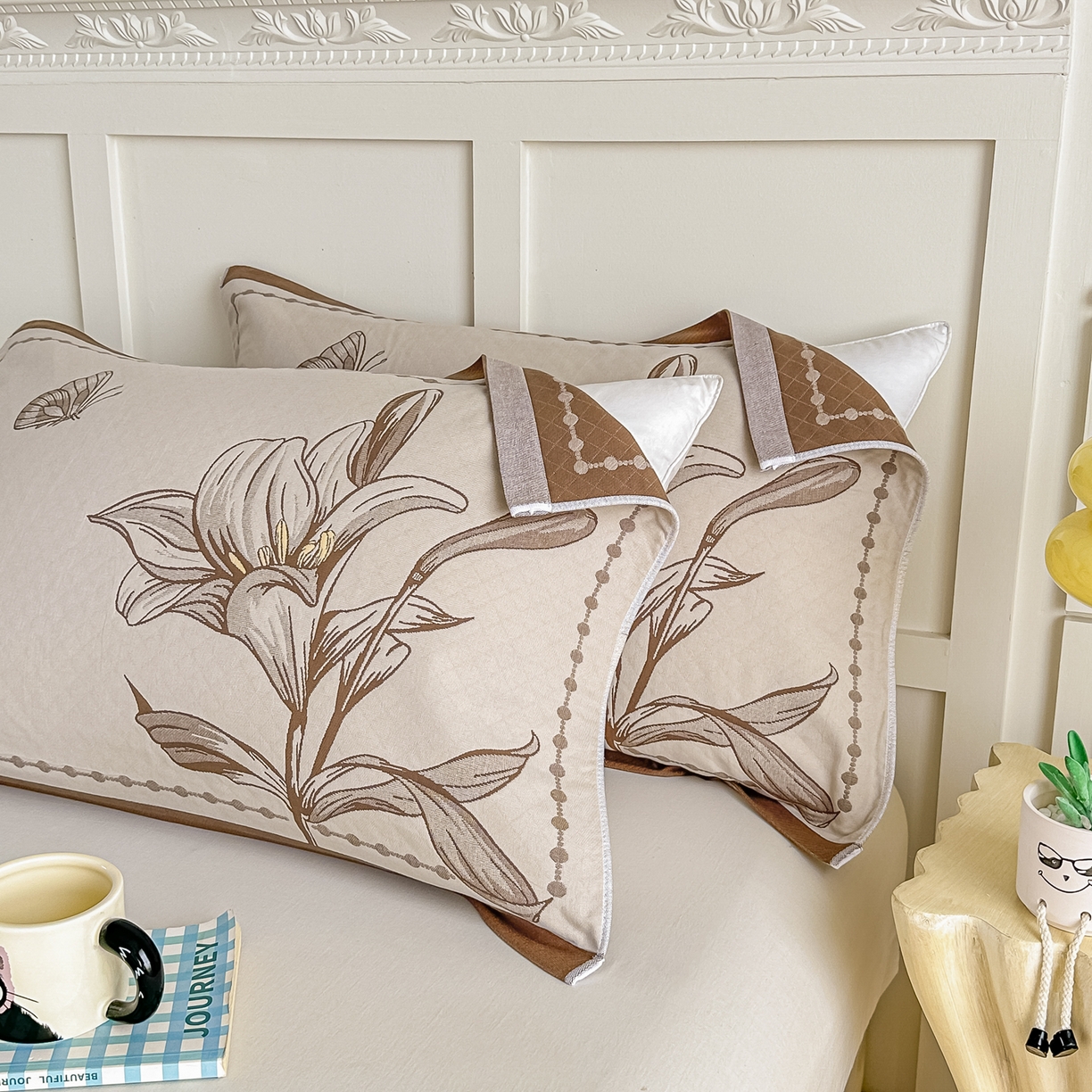 91家纺网 家纺一手货源 找家纺 沐瑟家纺 2025新款馨梦枕巾 百合-棕 52x75cm枕巾一对