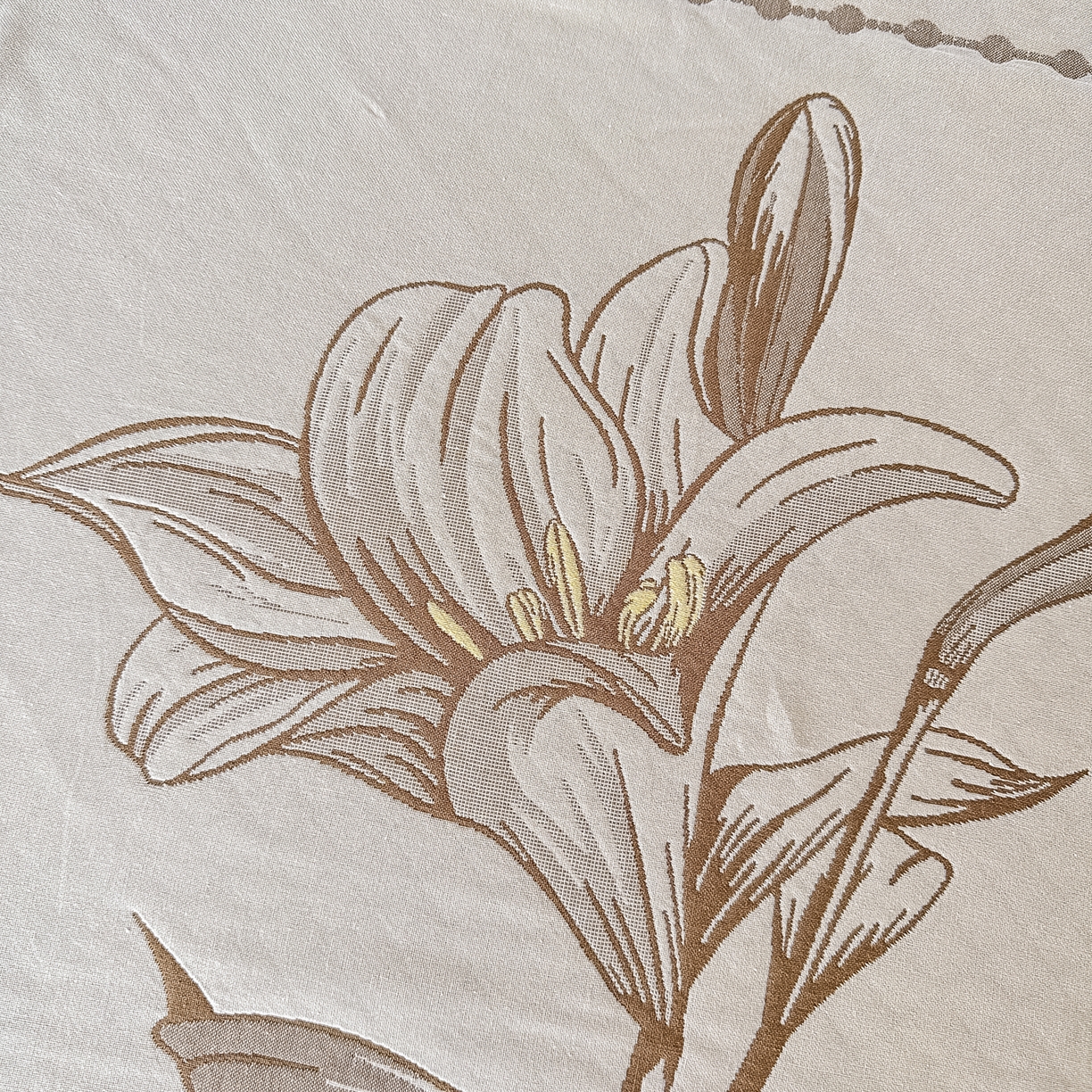 91家纺网 家纺一手货源 找家纺 沐瑟家纺 2025新款馨梦枕巾 百合-棕 52x75cm枕巾一对