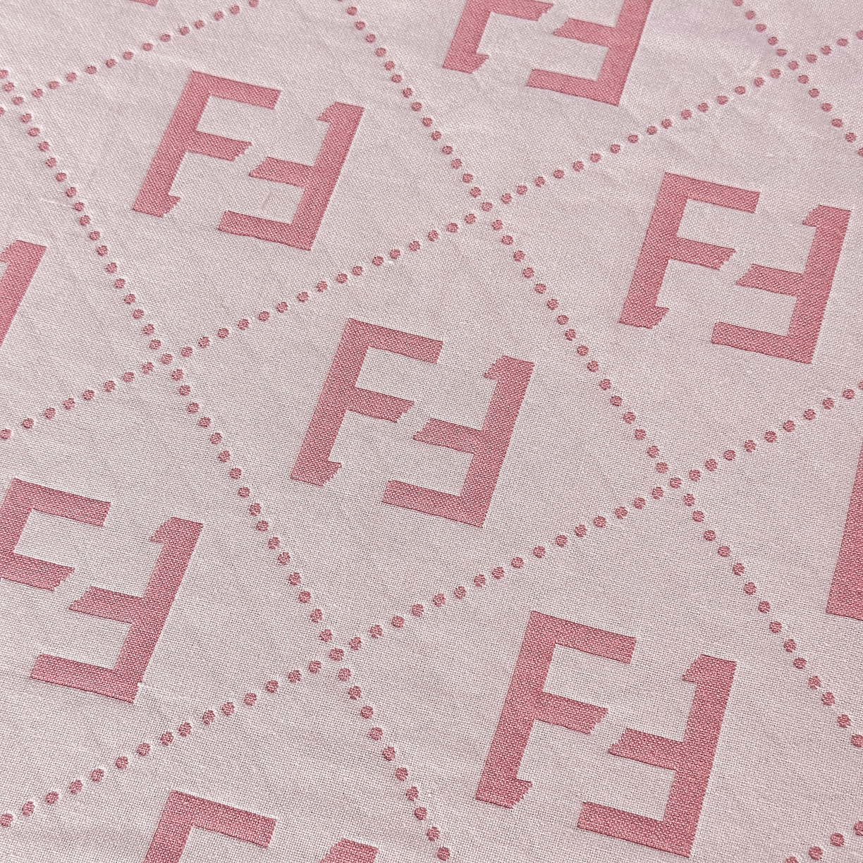 91家纺网 家纺一手货源 找家纺 沐瑟家纺 2025新款馨梦枕巾 点点字母-粉 52x75cm枕巾一对