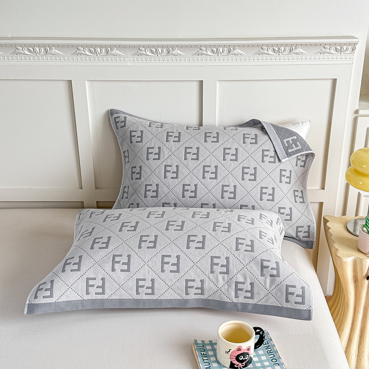 91家纺网 家纺一手货源 找家纺 沐瑟家纺 2025新款馨梦枕巾 点点字母-灰 52x75cm枕巾一对