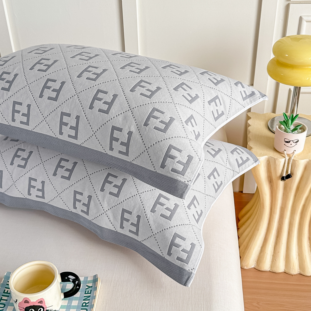 91家纺网 家纺一手货源 找家纺 沐瑟家纺 2025新款馨梦枕巾 点点字母-灰 52x75cm枕巾一对