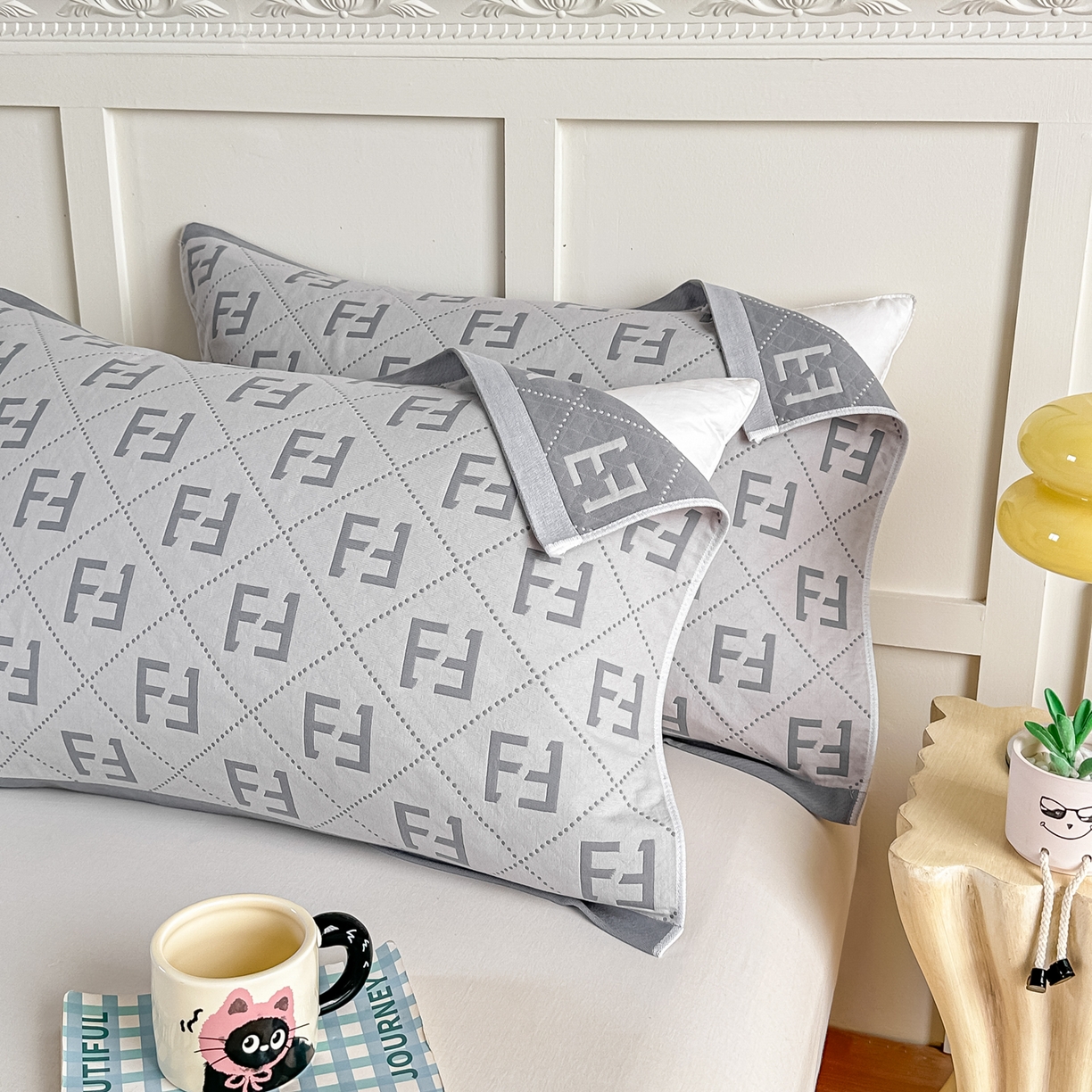 91家纺网 家纺一手货源 找家纺 沐瑟家纺 2025新款馨梦枕巾 点点字母-灰 52x75cm枕巾一对