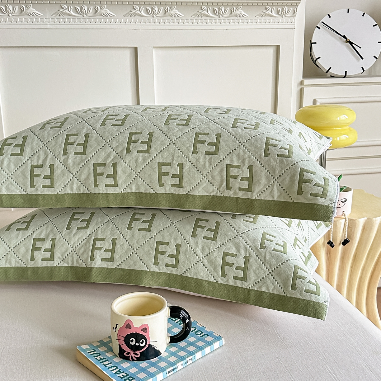 91家纺网 家纺一手货源 找家纺 沐瑟家纺 2025新款馨梦枕巾 点点字母-绿 52x75cm枕巾一对