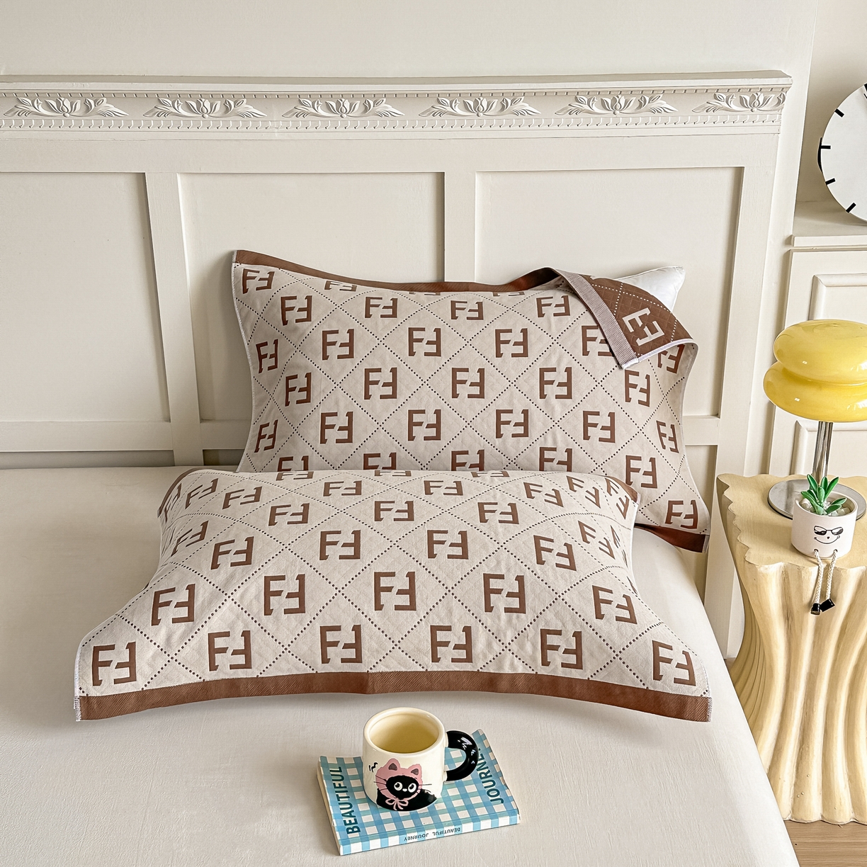 91家纺网 家纺一手货源 找家纺 沐瑟家纺 2025新款馨梦枕巾 点点字母-棕 52x75cm枕巾一对