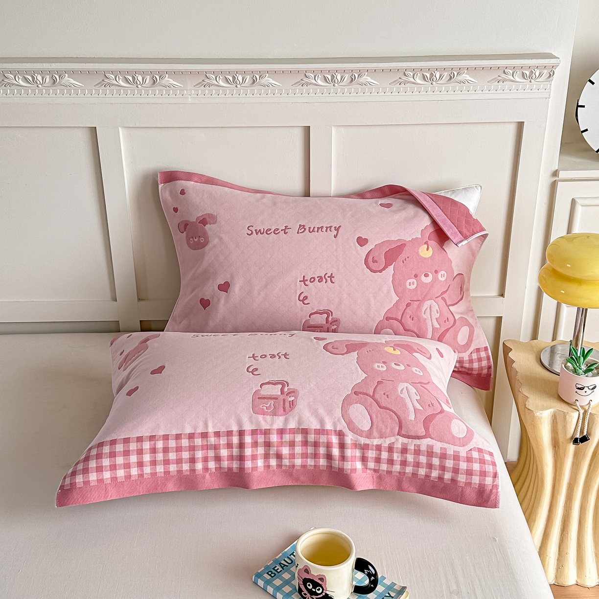 91家纺网 家纺一手货源 找家纺 沐瑟家纺 2025新款馨梦枕巾 乖小兔-粉 52x75cm枕巾一对