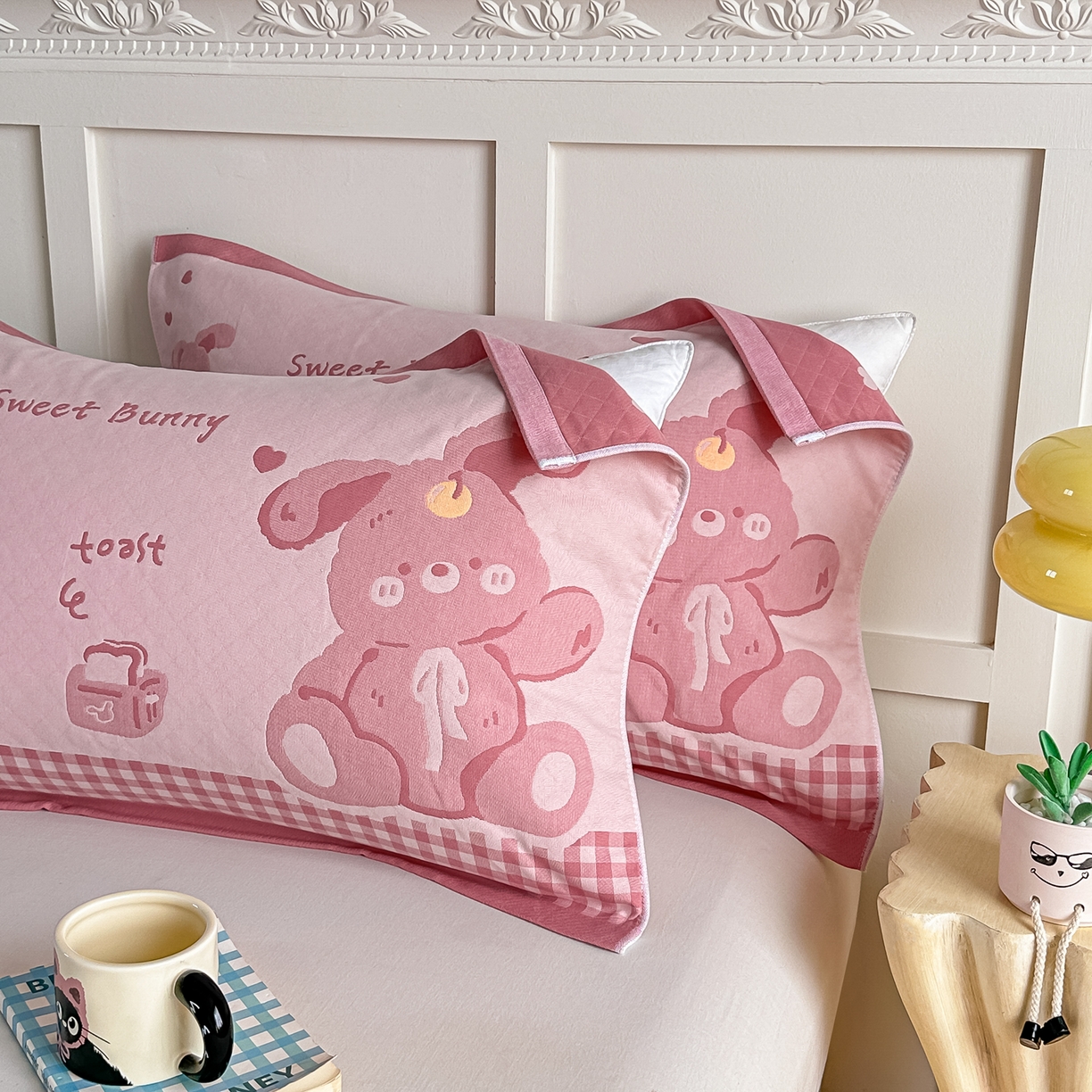 91家纺网 家纺一手货源 找家纺 沐瑟家纺 2025新款馨梦枕巾 乖小兔-粉 52x75cm枕巾一对