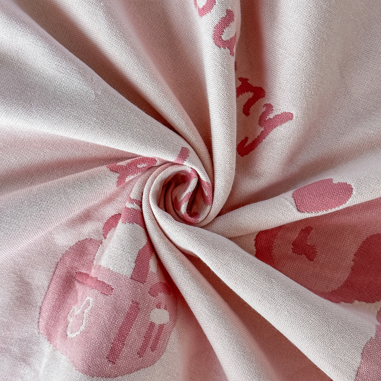 91家纺网 家纺一手货源 找家纺 沐瑟家纺 2025新款馨梦枕巾 乖小兔-粉 52x75cm枕巾一对