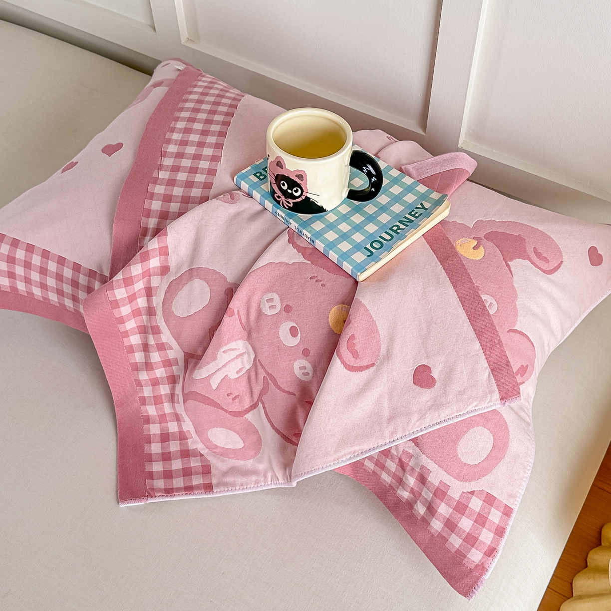 91家纺网 家纺一手货源 找家纺 沐瑟家纺 2025新款馨梦枕巾 乖小兔-粉 52x75cm枕巾一对