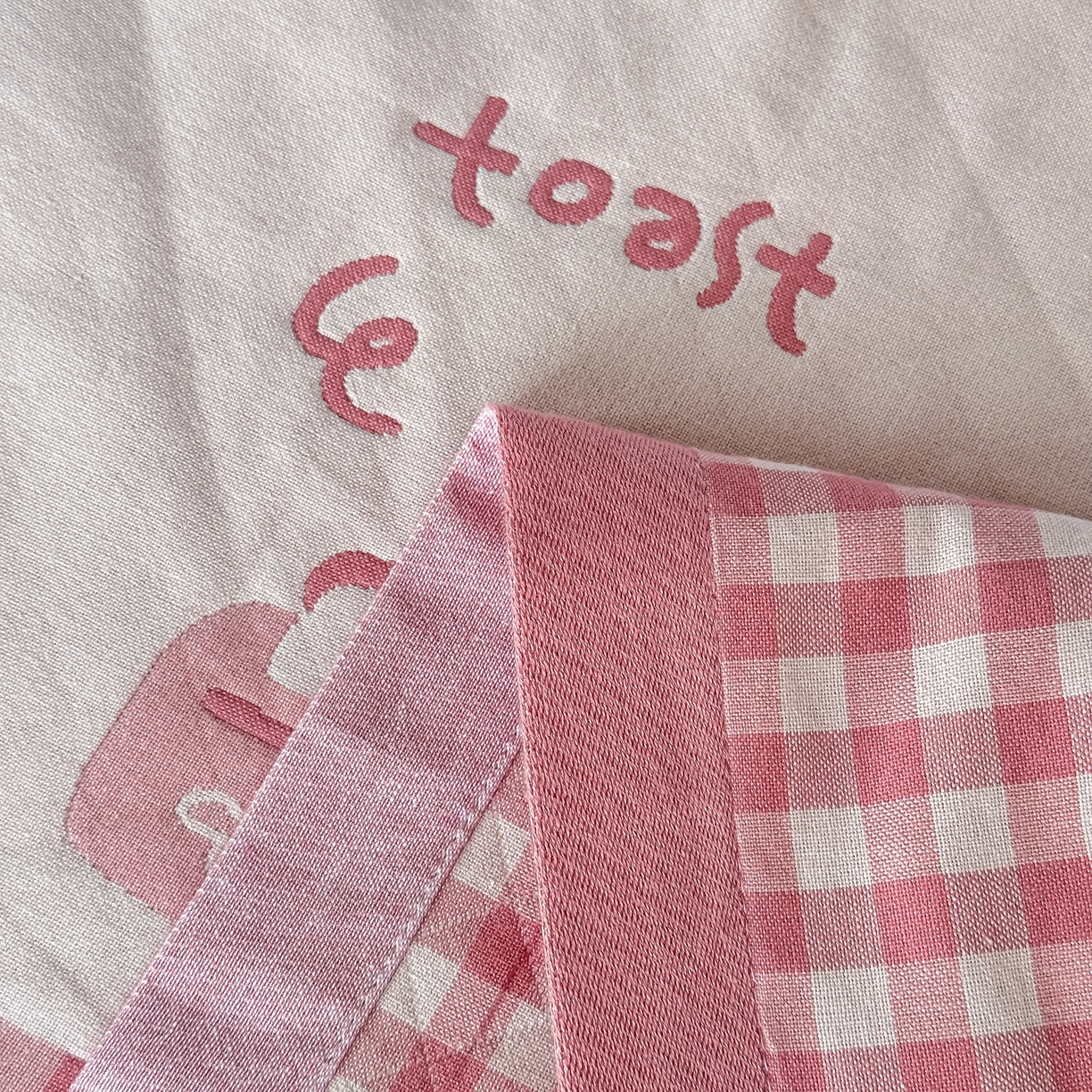 91家纺网 家纺一手货源 找家纺 沐瑟家纺 2025新款馨梦枕巾 乖小兔-粉 52x75cm枕巾一对