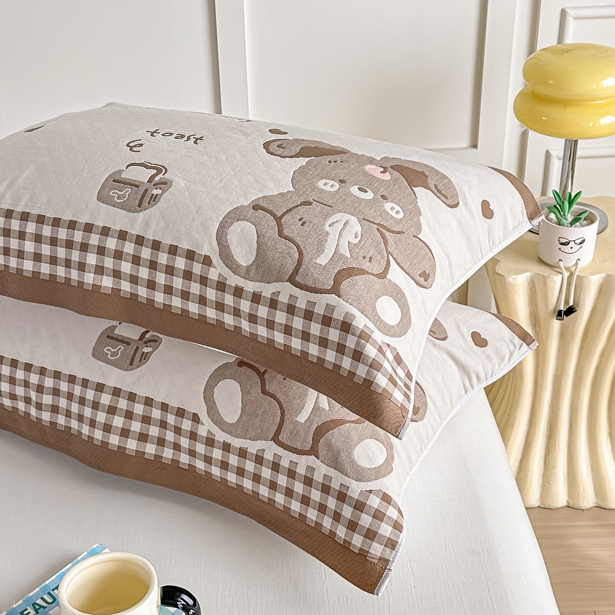 91家纺网 家纺一手货源 找家纺 沐瑟家纺 2025新款馨梦枕巾 乖小兔-棕 52x75cm枕巾一对