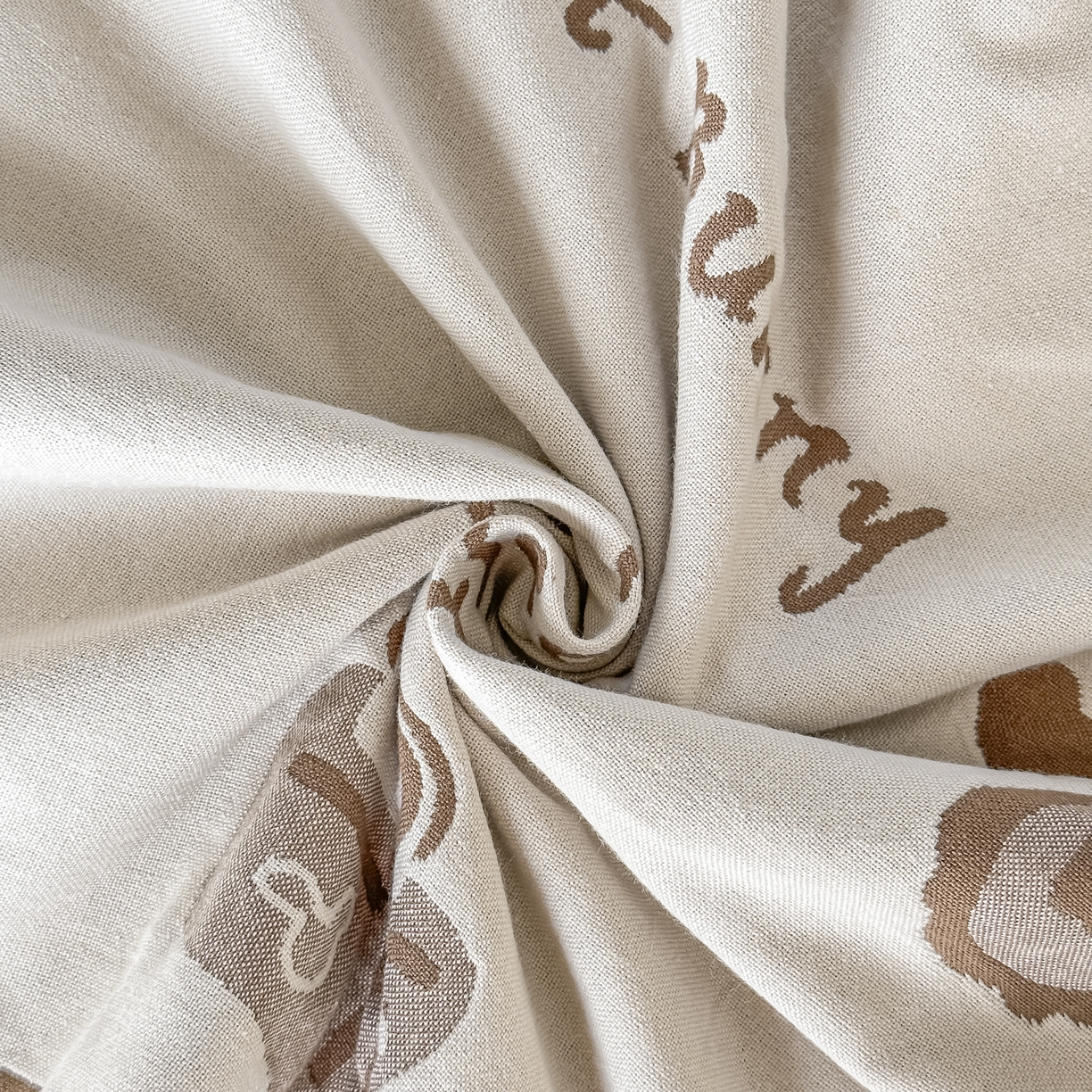 91家纺网 家纺一手货源 找家纺 沐瑟家纺 2025新款馨梦枕巾 乖小兔-棕 52x75cm枕巾一对