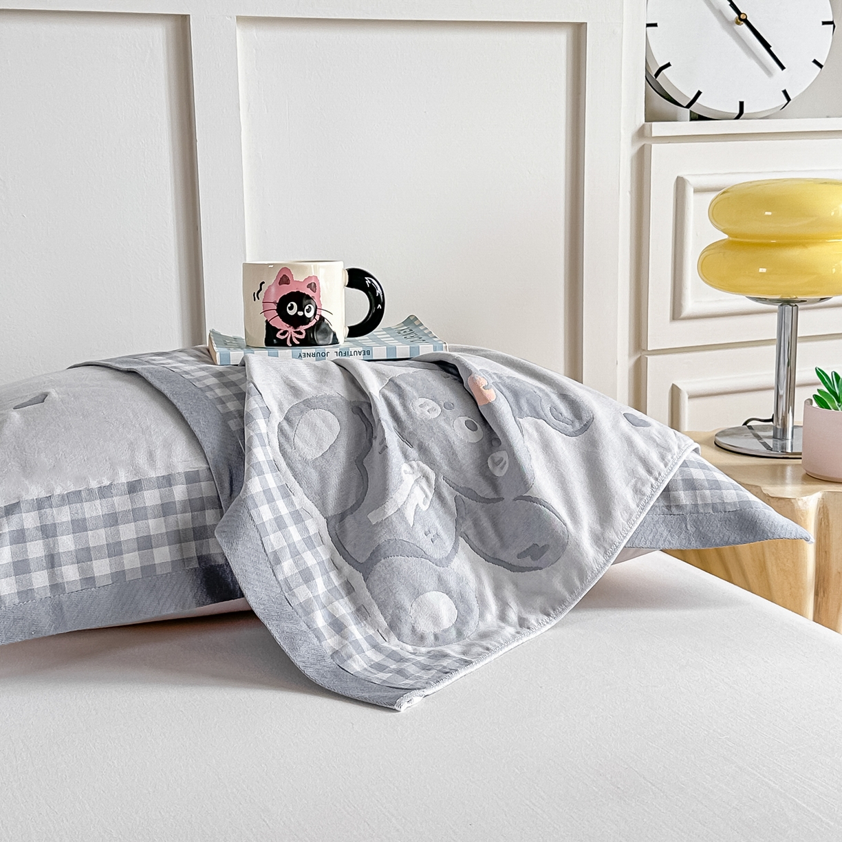 91家纺网 家纺一手货源 找家纺 沐瑟家纺 2025新款馨梦枕巾 乖小兔-灰 52x75cm枕巾一对